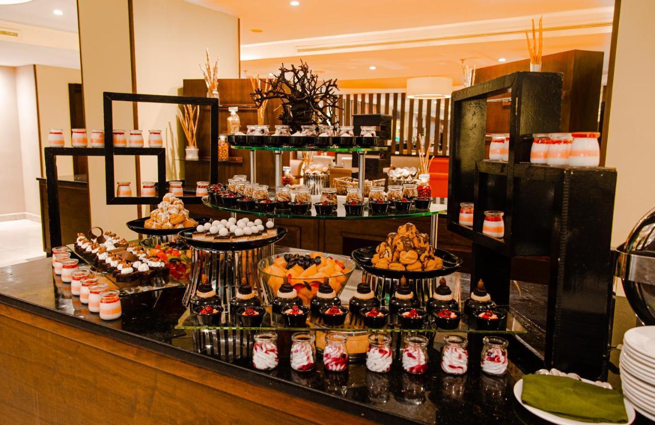Oryx Hotel Akaba Eksteriør bilde A dessert buffet