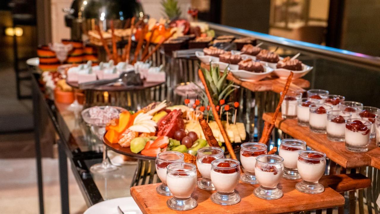 Oryx Hotel Akaba Eksteriør bilde A dessert buffet