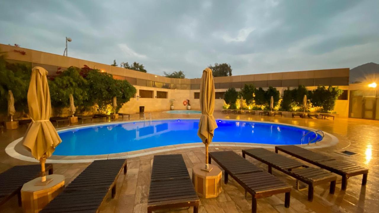 Oryx Hotel Akaba Eksteriør bilde The pool at the Grand Hotel
